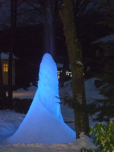 nasvícený ledový gejzír v Karlově Studánce